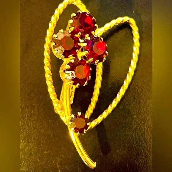 Vintage Gold Rope and Ruby Crystal Brooch - Picture 7 of 8